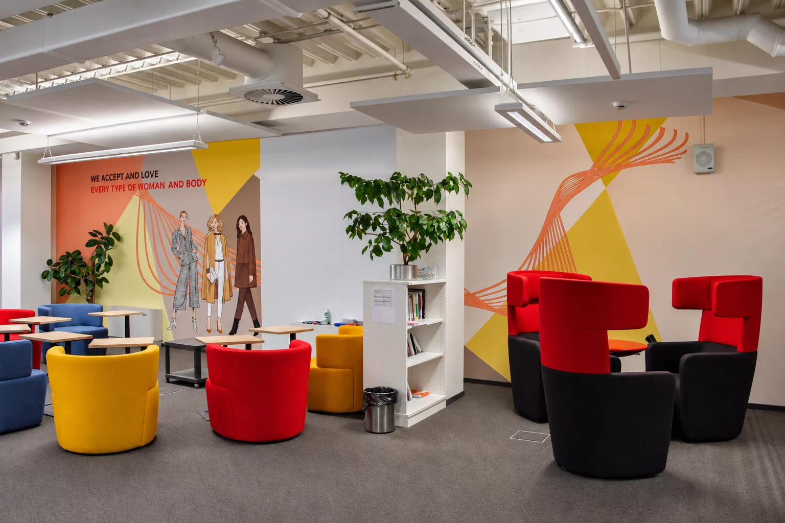 Design-oformlenie sten in ofise 932 m² for Otto