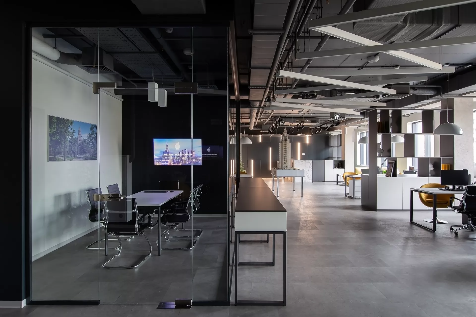 Sales Office Interior Design 240 m² — Alcon Tower — Open Space