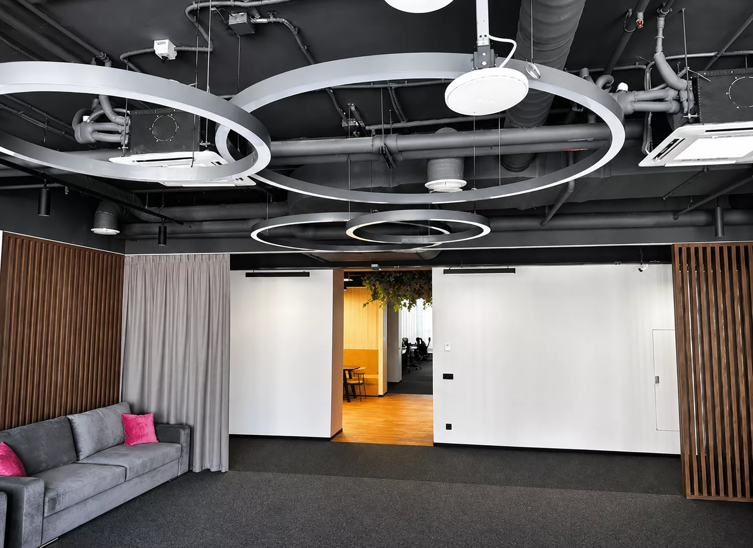 Office interior design 400 m² for Comptek — Lounge