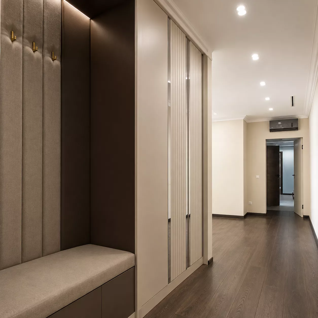 Room "Lux" in the hotel and restaurant complex of LLC "Ural Cliff" — Hallway