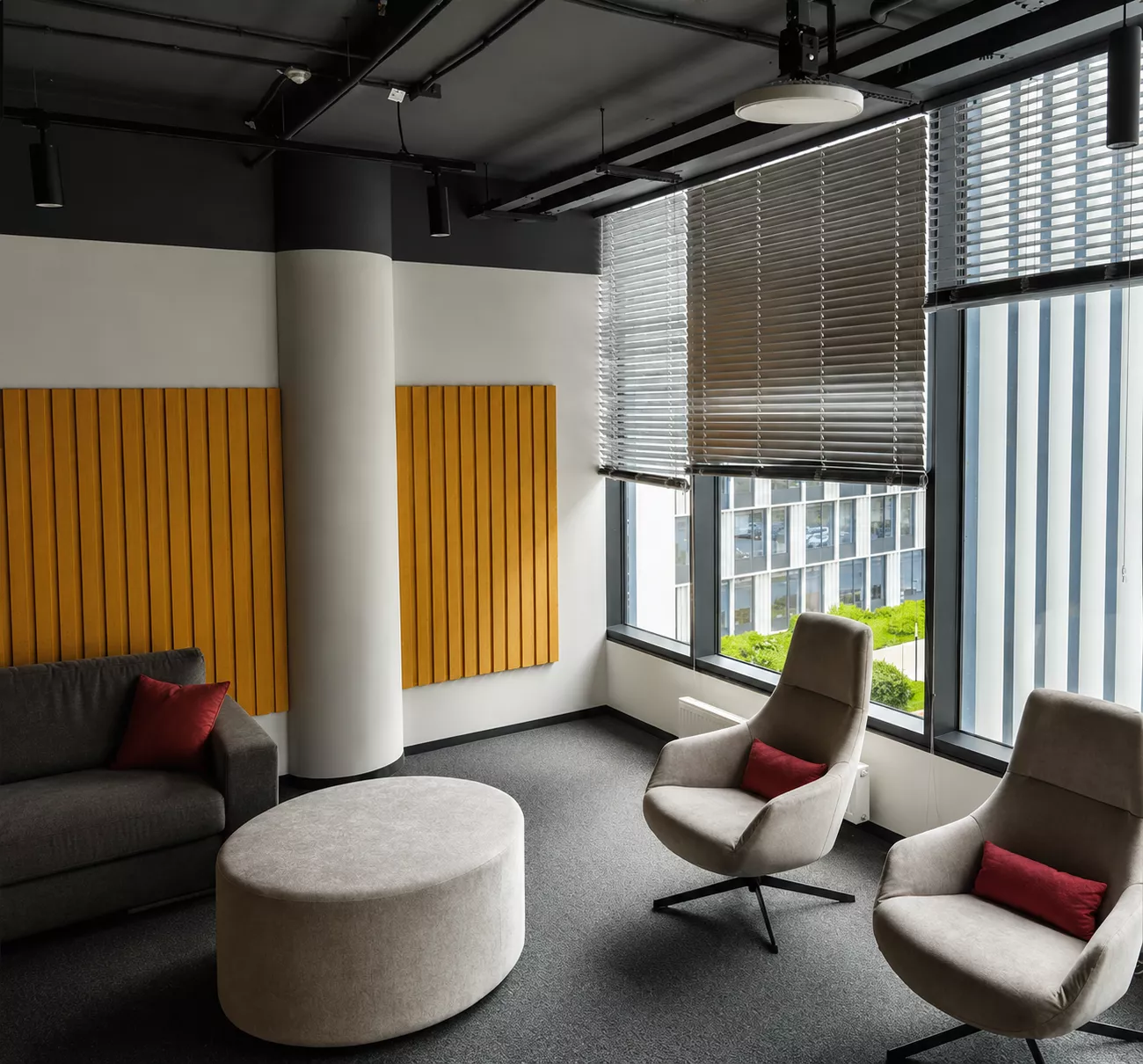 Office interior design 400 m² for Comptek — Lounge