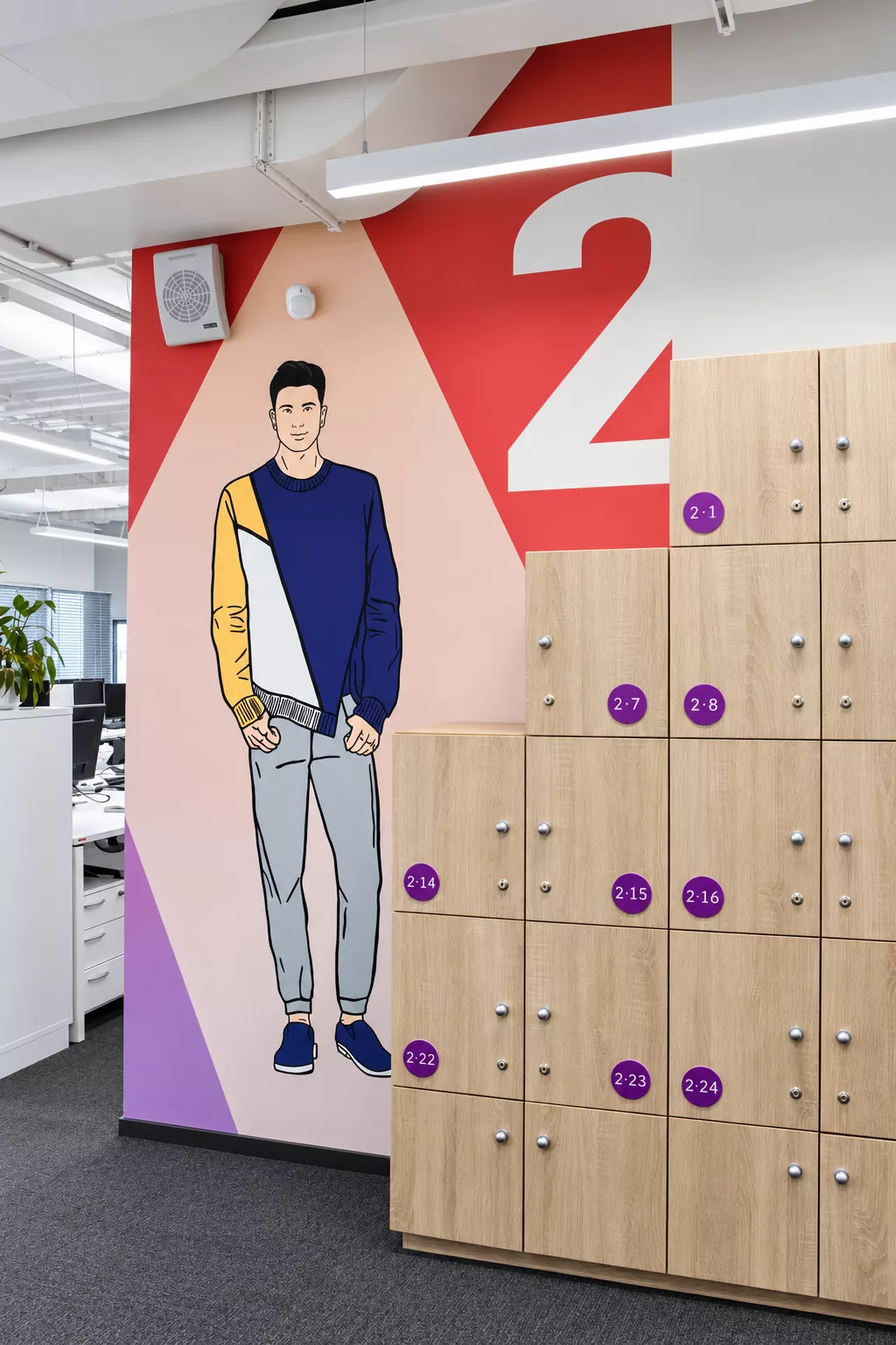 Design-oformlenie sten in ofise 932 m² for Otto