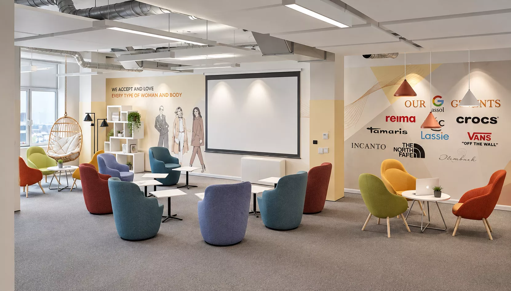 Design-oformlenie sten in ofise 932 m² for Otto