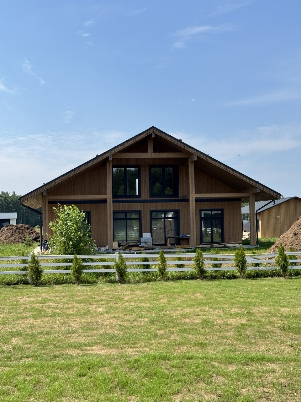 Design of the facade of a 320 m² cottage in Zavdovo