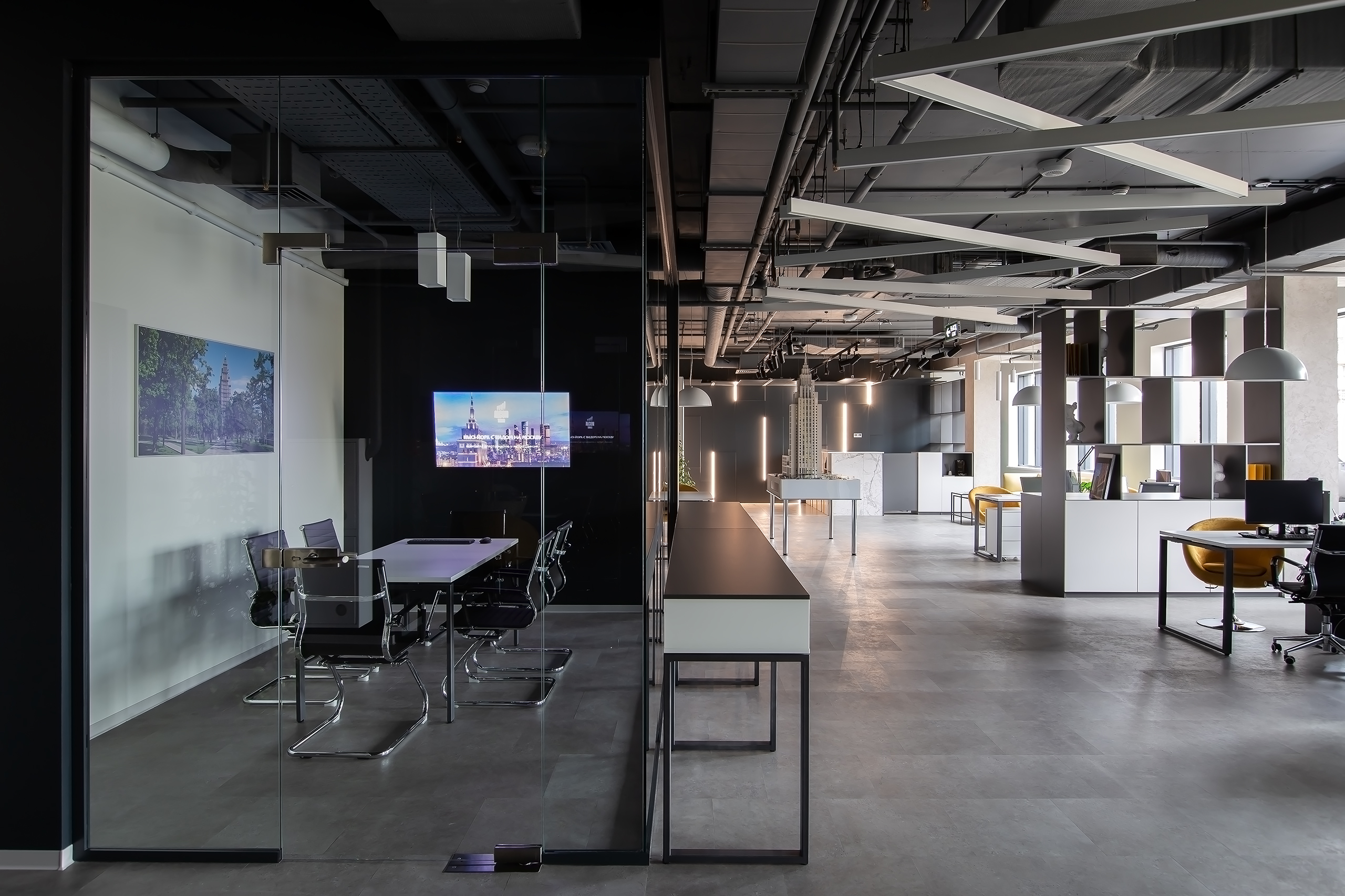 Sales office design 240 m² .  Alcone Tower